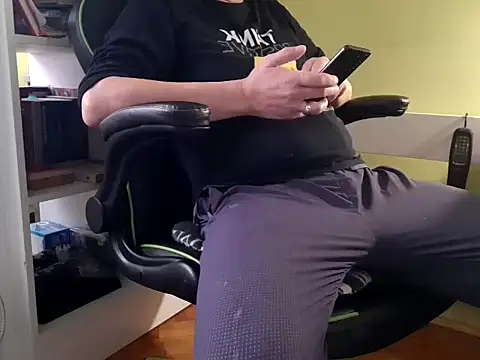 Snapshot of feathersify chatting on November 20, 7:30 am feathersify online show from November 20, 7:30 am