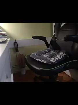 Snapshot of feathersify chatting on January 12, 7:35 am feathersify online show from January 12, 7:35 am