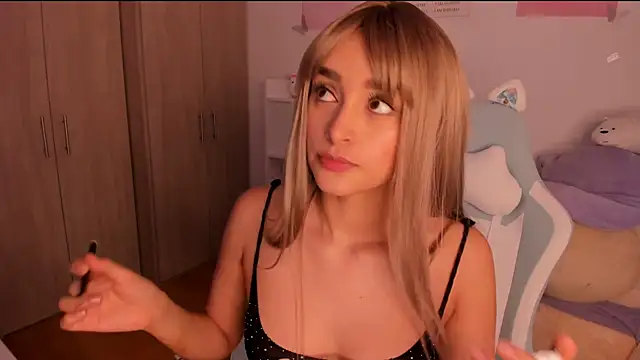 Snapshot of alexa_6908 chatting on January 22, 9:32 pm alexa 6908 online show from January 22, 9:32 pm