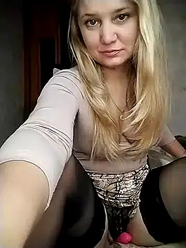 Snapshot of ImyoursLilu32 chatting on December 23, 8:25 pm ImyoursLilu32 online show from December 23, 8:25 pm