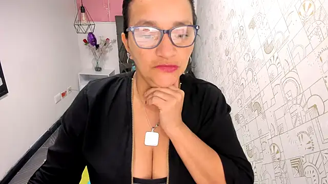 MarilynMiilf  online show from December 28, 11:05 pm