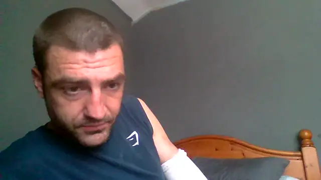 ThatGuyNextDoor1992 online show from September 18, 9:44 am