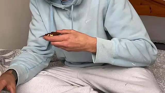 ThatGuyNextDoor1992 online show from October 5, 10:35 am