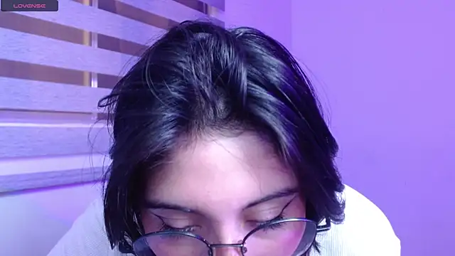 Red-moon1 online show from December 14, 1:38 pm