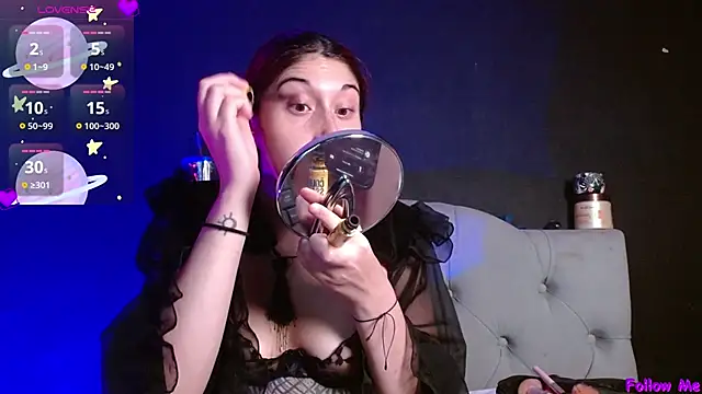 Snapshot of Red-moon1 chatting on March 7, 6:21 am Red-moon1 online show from March 7, 6:21 am