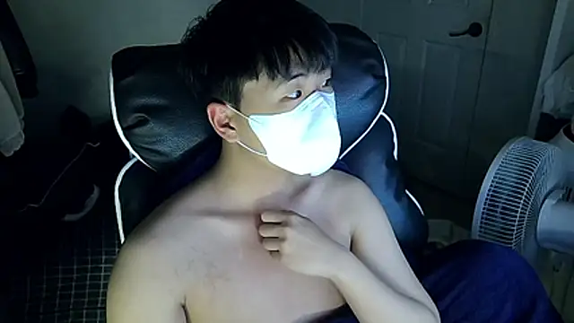 Snapshot of dlgkdla123 chatting on March 30, 11:00 am dlgkdla123 online show from March 30, 11:00 am