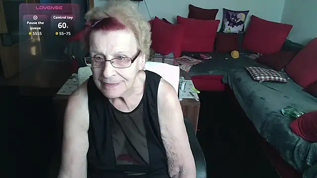 HeisseomaOriginal online show from October 1, 7:14 am