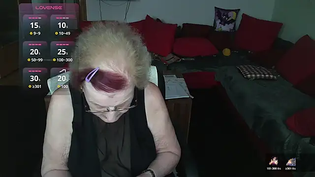 HeisseomaOriginal online show from November 16, 8:20 am