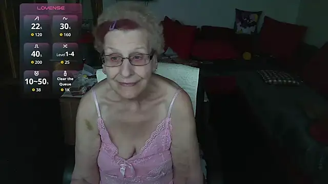 HeisseomaOriginal online show from December 3, 8:12 am