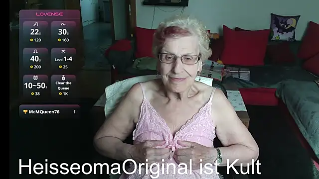 HeisseomaOriginal online show from June 2, 7:10 am