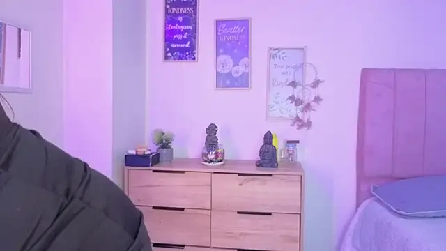 bluee hazell online show from October 2, 12:12 pm