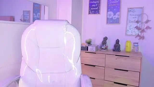 bluee hazell online show from October 21, 11:33 am