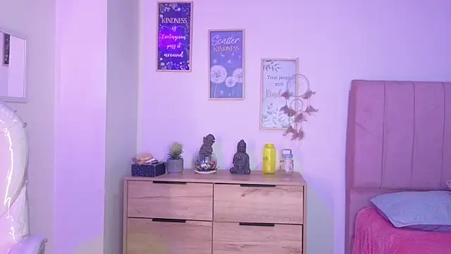 bluee hazell online show from October 23, 11:31 am