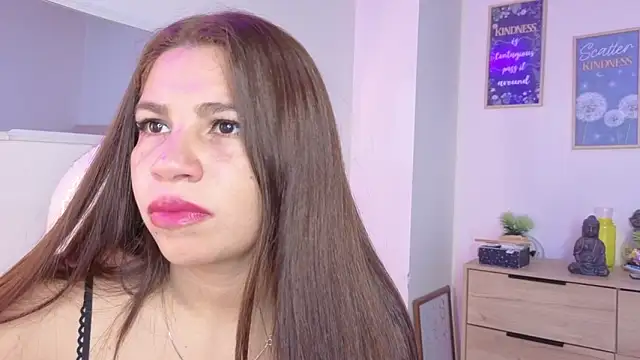 Snapshot of bluee_hazell chatting on March 14, 11:04 am bluee hazell online show from March 14, 11:04 am