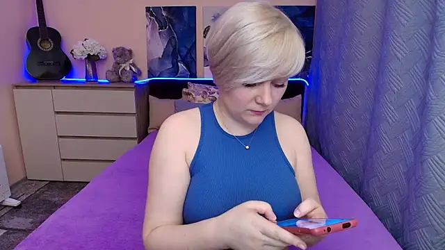 BlondPearl online show from May 14, 11:28 am