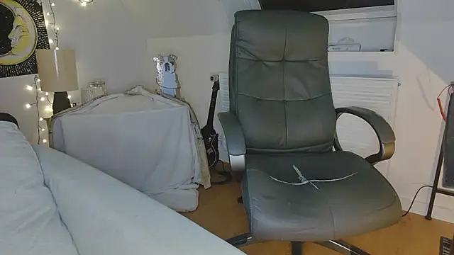 Snapshot of Nyl0nnickb0y chatting on February 15, 7:54 pm Nyl0nnickb0y online show from February 15, 7:54 pm