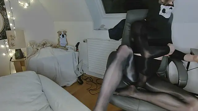 Snapshot of Nyl0nnickb0y chatting on March 18, 9:18 pm Nyl0nnickb0y online show from March 18, 9:18 pm