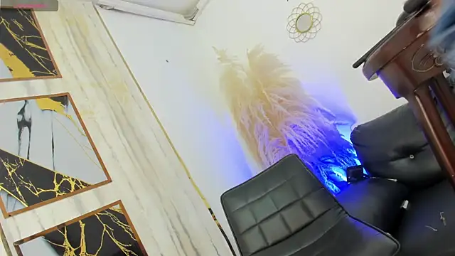 Sophia Cameron online show from October 2, 9:55 pm