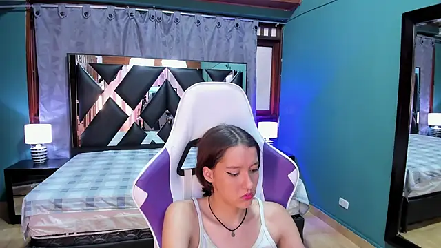 Linda4Petite online show from December 3, 9:34 pm