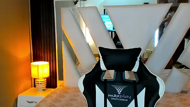 Linda4Petite online show from October 11, 6:50 pm