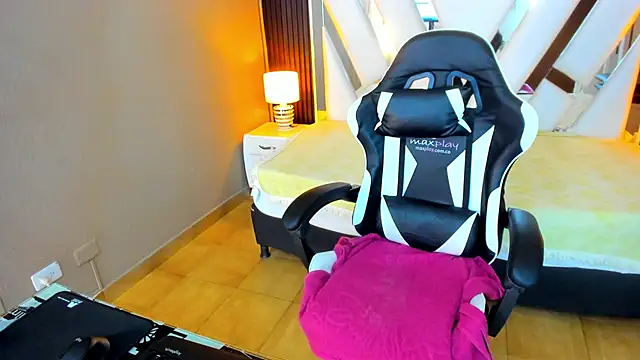 Linda4Petite online show from November 1, 5:59 pm