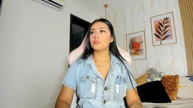 CameronCollins  online show from January 24, 7:28 pm