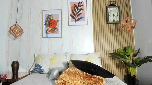 CameronCollins  online show from February 3, 10:43 pm