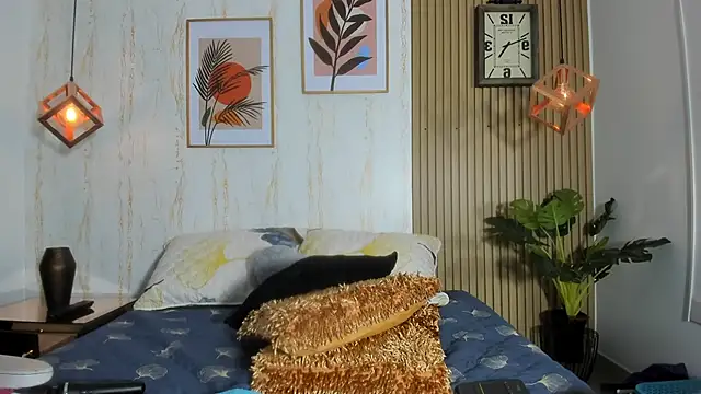 CameronCollins  online show from February 6, 9:49 pm