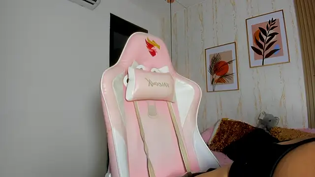 CameronCollins  online show from February 21, 7:54 pm