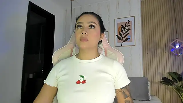 CameronCollins  online show from October 6, 7:44 pm