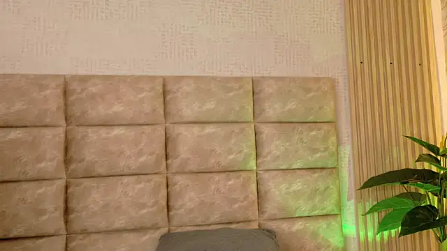 CameronCollins  online show from May 12, 7:11 pm