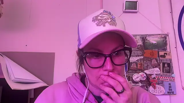 Snapshot of NikkixNight chatting on March 18, 1:21 am NikkixNight online show from March 18, 1:21 am