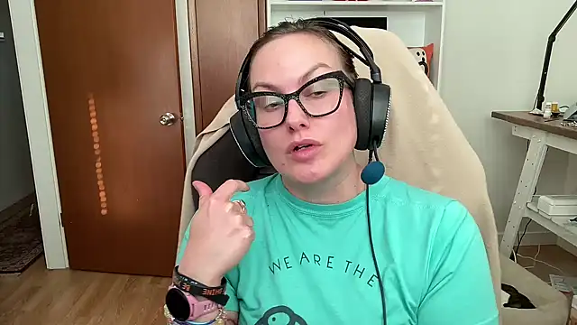 Snapshot of NikkixNight chatting on November 4, 5:45 pm NikkixNight online show from November 4, 5:45 pm