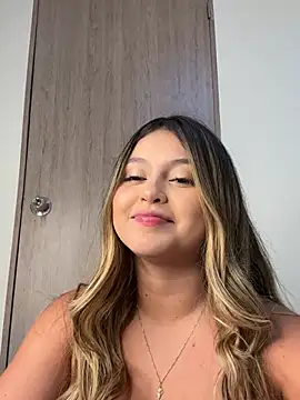 lunablossom  online show from December 14, 1:06 am