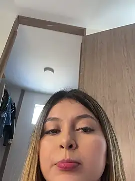 lunablossom  online show from December 15, 4:15 pm