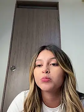 lunablossom  online show from December 26, 2:01 am