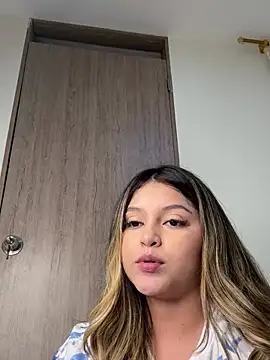 lunablossom  online show from January 10, 3:18 am