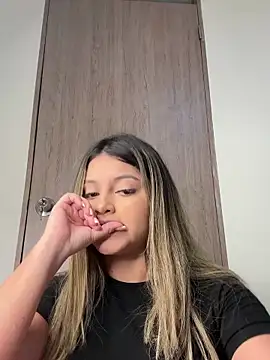 lunablossom  online show from January 20, 3:26 am