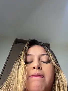 lunablossom  online show from January 22, 5:16 am