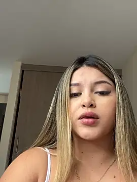 lunablossom  online show from September 17, 8:10 pm