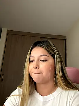 lunablossom  online show from September 26, 12:58 am