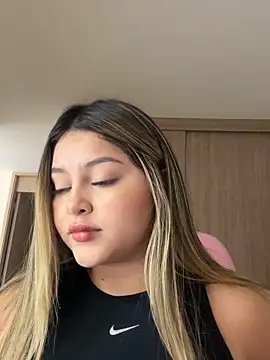 lunablossom  online show from October 11, 6:50 pm