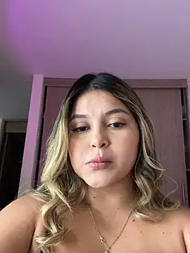 lunablossom  online show from October 15, 10:32 pm