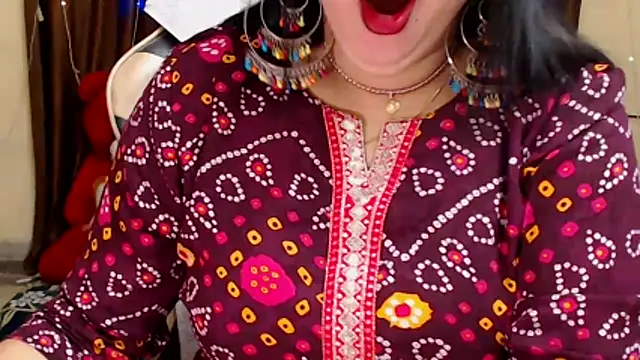 Snapshot of Naughty_Kashish chatting on November 24, 5:18 am Naughty Kashish online show from November 24, 5:18 am