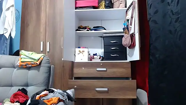 Snapshot of sabrinagee321930 chatting on March 7, 11:18 am sabrinagee321930 online show from March 7, 11:18 am