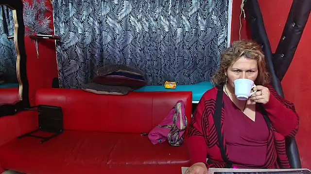 lesbiancuple online show from January 28, 12:15 am
