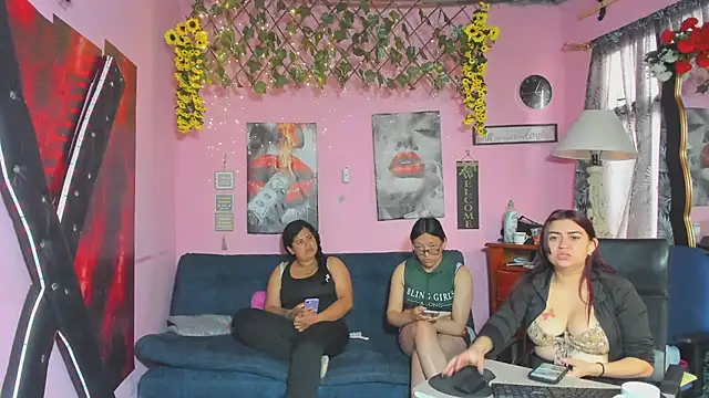 Snapshot of lesbiancuple chatting on April 1, 1:41 pm lesbiancuple online show from April 1, 1:41 pm