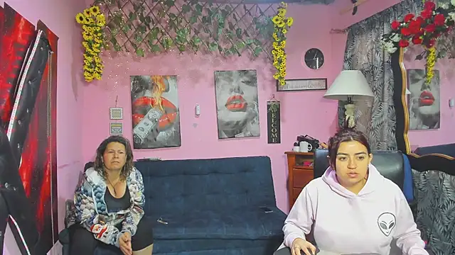 Snapshot of lesbiancuple chatting on April 16, 11:55 am lesbiancuple online show from April 16, 11:55 am