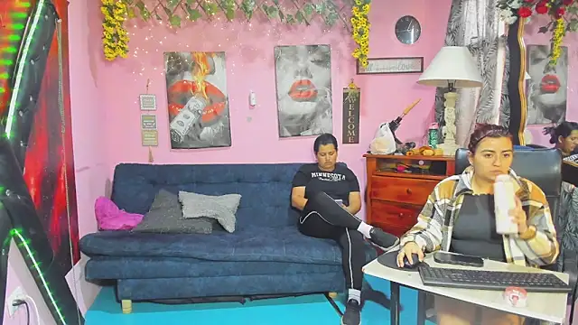 Snapshot of lesbiancuple chatting on April 22, 12:07 pm lesbiancuple online show from April 22, 12:07 pm