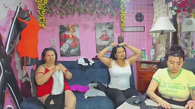 Snapshot of lesbiancuple chatting on May 8, 12:10 pm lesbiancuple online show from May 8, 12:10 pm